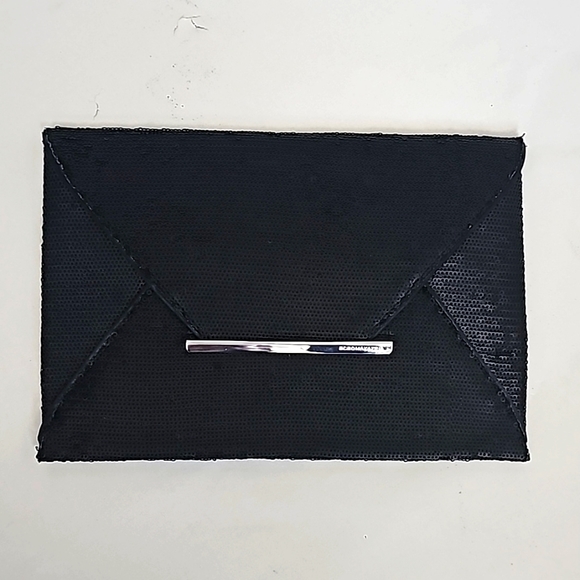 NWOT BCBGMaxazria Harlow Clutch in Black - Picture 1 of 6